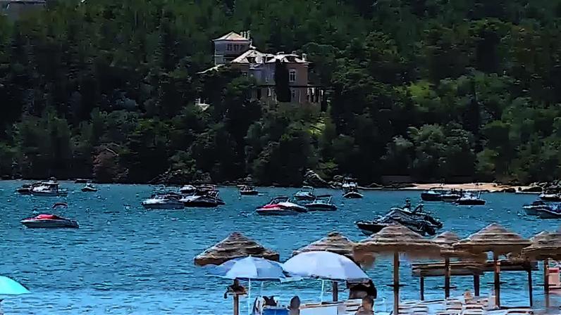 Banhistas na praia da Arrábida