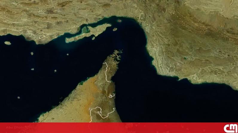 Navios passam pelo Estreito de Ormuz em vídeo timelapse