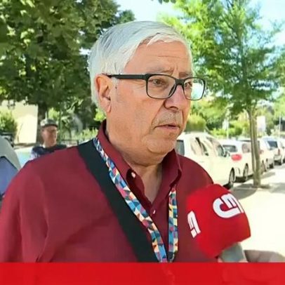 Populares à porta do tribunal aguardam ver a madrasta de Lara