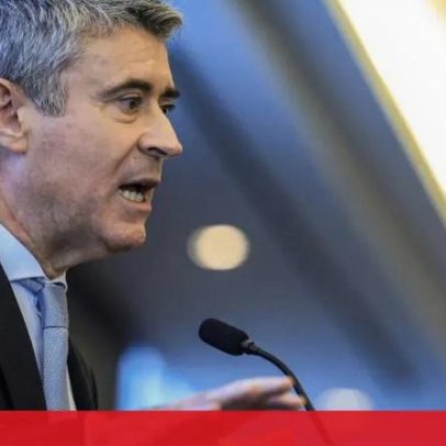 Carneiro exige explicações ao MEC sobre atraso na entrega de exames nacionais