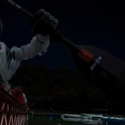 Robôs humanóides participam em corrida de barcos-dragão na China