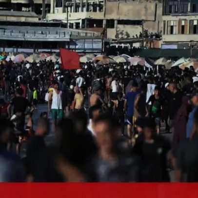 Habitantes de Gaza procuram refúgio na praia diante do calor e do conflito