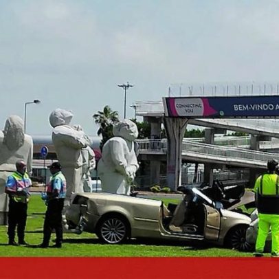 Condutor invade rotunda em Faro e derruba estátua de pedra