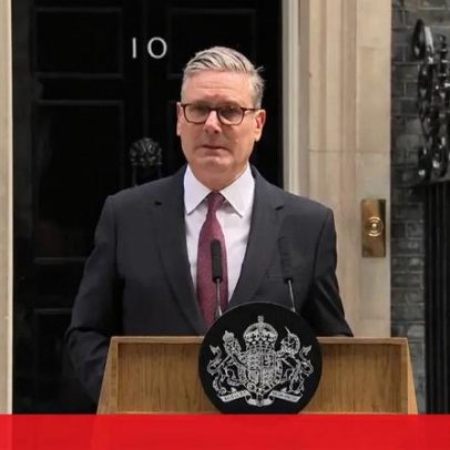 Keir Starmer emociona-se ao anunciar demissão como primeiro-ministro