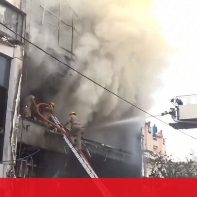 Incêndio em edifício na Índia deixa 14 mortos