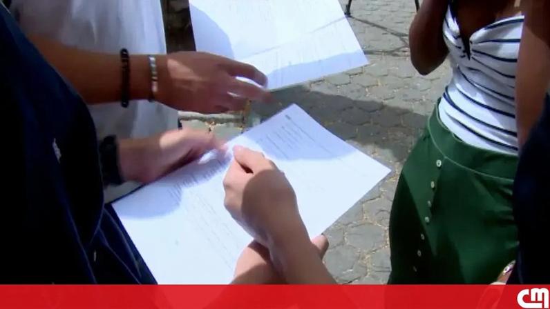 Pressão de exames gera frustração quando alunos recorrem a cábulas