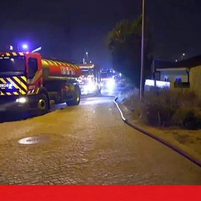 Incêndio consome stand de autocaravanas em Leça da Palmeira