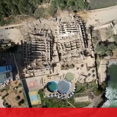 Edifícios destruídos por sismos numa cidade costeira da Venezuela