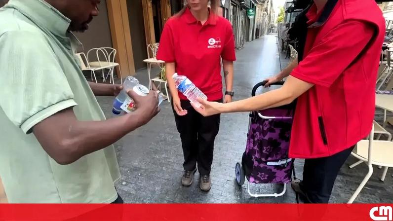 Onda de calor leva Bruxelas a distribuir água a pessoas sem-abrigo
