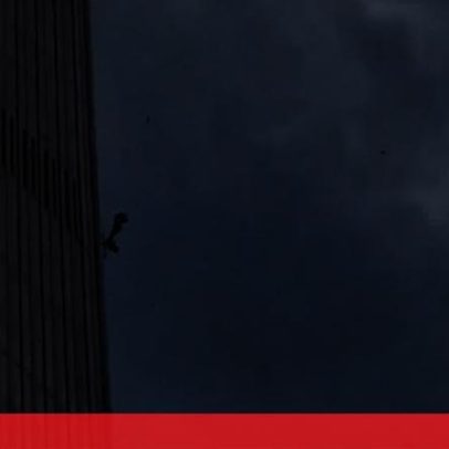 Avião colide com arranha-céus de 518 m em Pequim