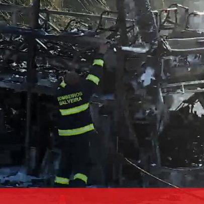 Incêndio em autocarro na A8 em Loures deixa dois feridos
