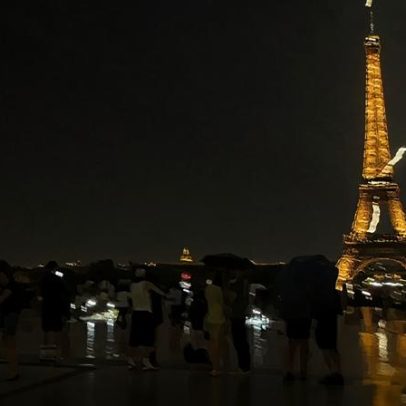 Raios atingem a Torre Eiffel durante tempestade que atravessou Paris
