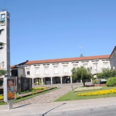 Alunos de Famalicão que estudem fora do concelho têm segundo passe gratuito