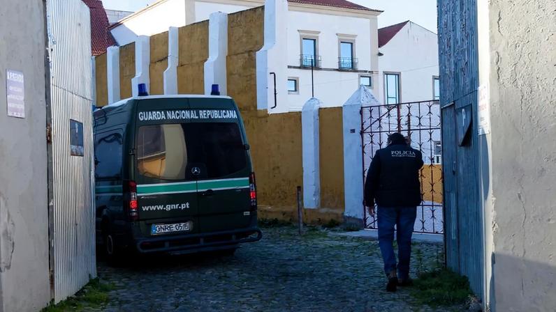 Homem detido por furtos em Elvas e Campo Maior vai aguardar julgamento em prisão preventiva