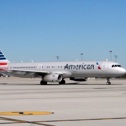 American Airlines suspende rotas de verão por subida de custos com combustíveis