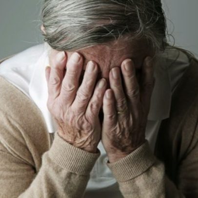 Teste sanguíneo pTau217 pode acelerar o diagnóstico da doença de Alzheimer