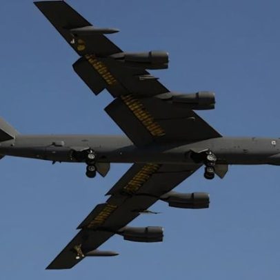 Avião militar dos EUA despenha-se na Califórnia
