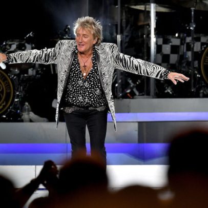 Rod Stewart quase desmaia em palco e recebe oxigénio antes do Rock in Rio