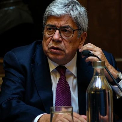 Ferro Rodrigues pede ao PS rejeitar a proposta do Governo para o OE 2027