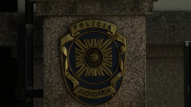 Jovem de 17 anos baleada à saída de discoteca na Feira