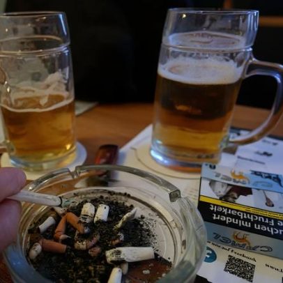 Quase 1,5 milhões bebem álcool e 1,3 milhões fumam em Portugal