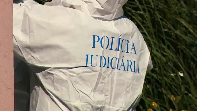 Idosa encontrada morta em casa com hematomas e sinais de desnutrição