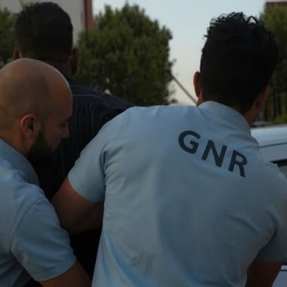Família cerca e agride dois GNR e um PSP de folga em Sesimbra