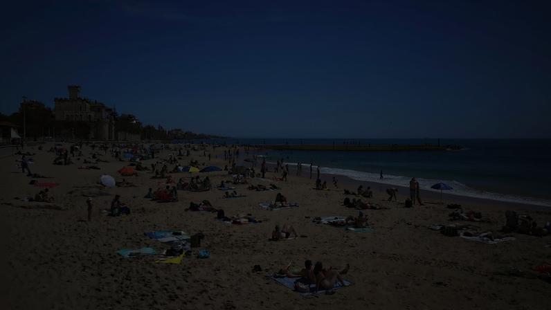 Banhista resgatado na praia do Tamariz, Estoril