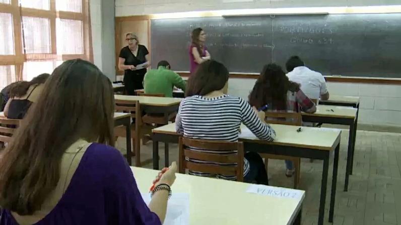 Concurso polémico nas escolas reduz salário de técnicos