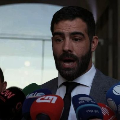 Sindicato de oficiais realça importância dos tasers na polícia