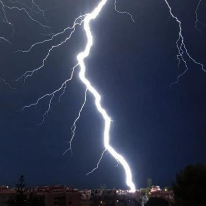 Doze distritos sob aviso amarelo por chuva e trovoadas