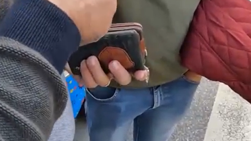 Suspeitos foram apanhados pela PSP na posse de carteira com 375 euros e documentos da vítima