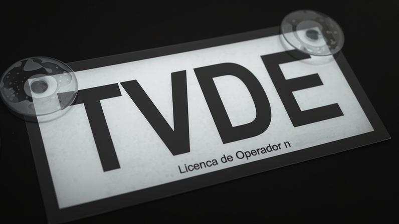 Associações divergem no parlamento sobre integração de táxis em TVDE