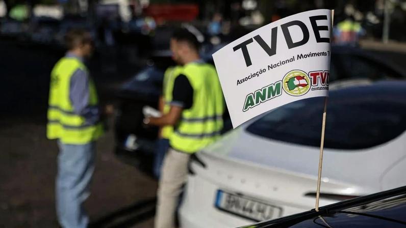 Associação considera "irresponsável" equiparação de TVDE aos táxis