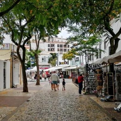 Redução de horários para mitigar ruído preocupa comércio de Albufeira