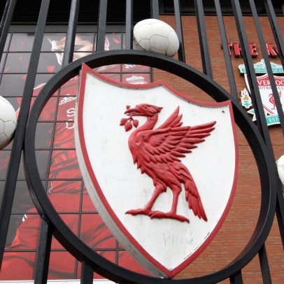 Iraola é oficializado como novo treinador do Liverpool