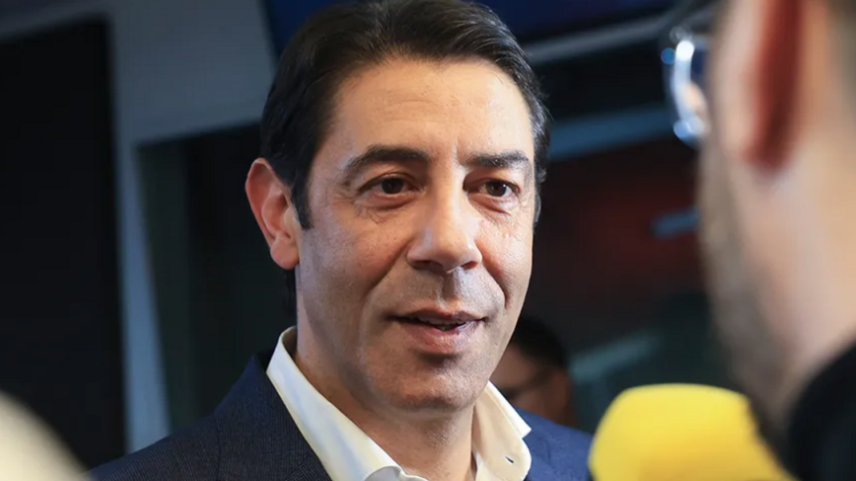"Estive lá fora a ver mais um escândalo do futebol português": Rui Costa sobre arbitragem do Santa Clara-Sporting