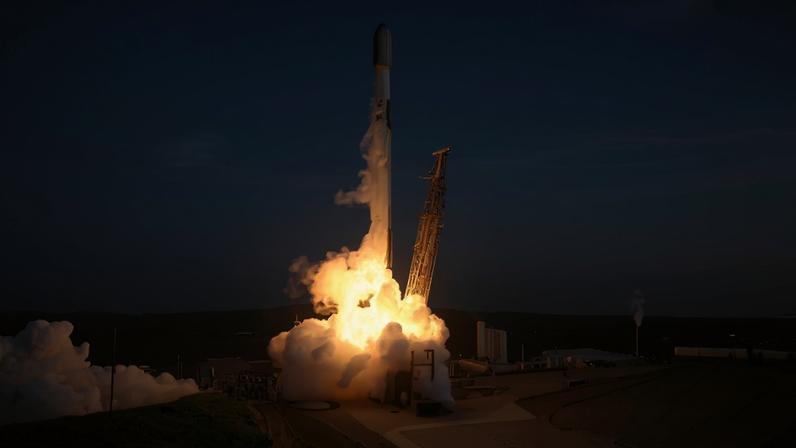 SpaceX compra Cursor por 52 mil milhões de euros e mira avaliação da Amazon