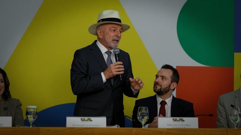 Lula critica taxação dos EUA e diz que Brasil buscará novos mercados