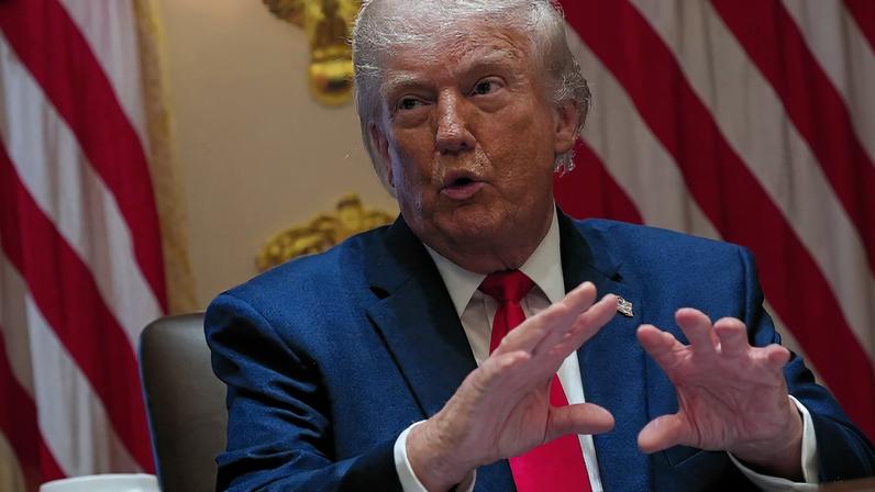 Trump afirma não ter sido informado da suspensão de negociações com o Irão