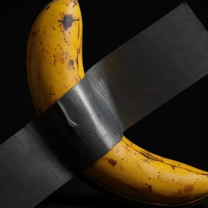 Banana da obra 'Comedian' roubada em Paris
