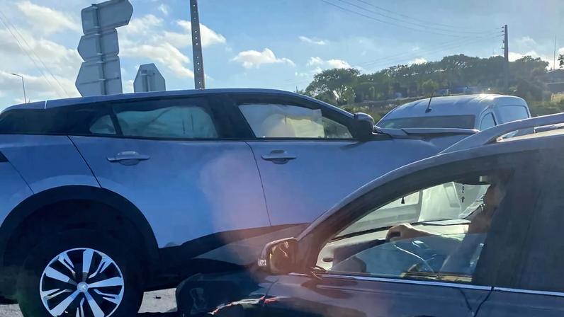 Colisão rodoviária em Loures envolve três veículos