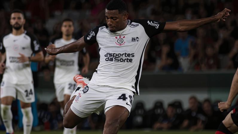 Brasileiro André perto de reforçar o meio-campo das Águias