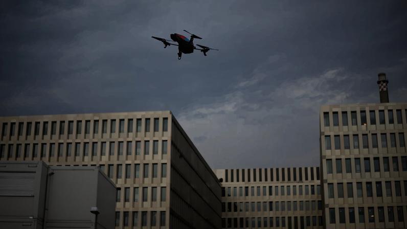 Pelo menos sete pessoas morreram e outras 11 ficaram feridas esta quarta-feira na sequência de um ataque com um drone numa zona da região de Donetsk