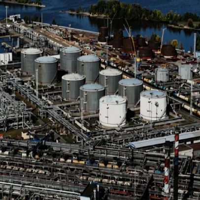 Ucrânia ataca terminal petrolífero na Rússia no início do Fórum de Putin