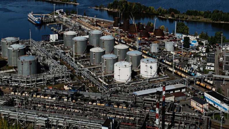 Terminal Petrolífero de São Petersburgo, localizado na região russa de Leninegrado, foi alvo de um forte ataque na madrugada desta quarta-feira