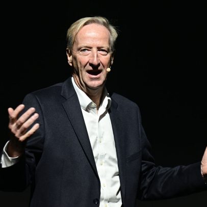 Morre Alex Younger, ex-chefe do MI6