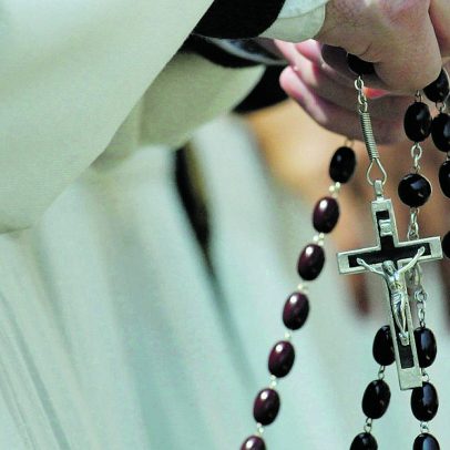 Vaticano arquiva processos contra sacerdotes ainda vivos em investigação de abusos