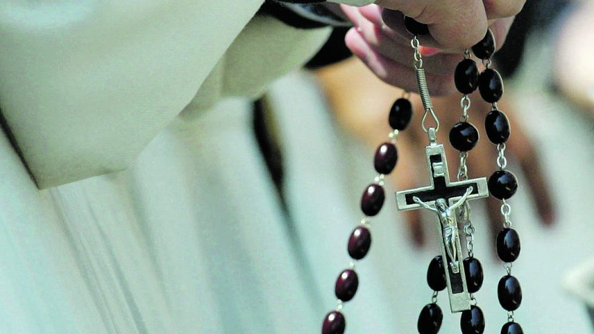 Vaticano arquiva processos contra sacerdotes ainda vivos em investigação de abusos