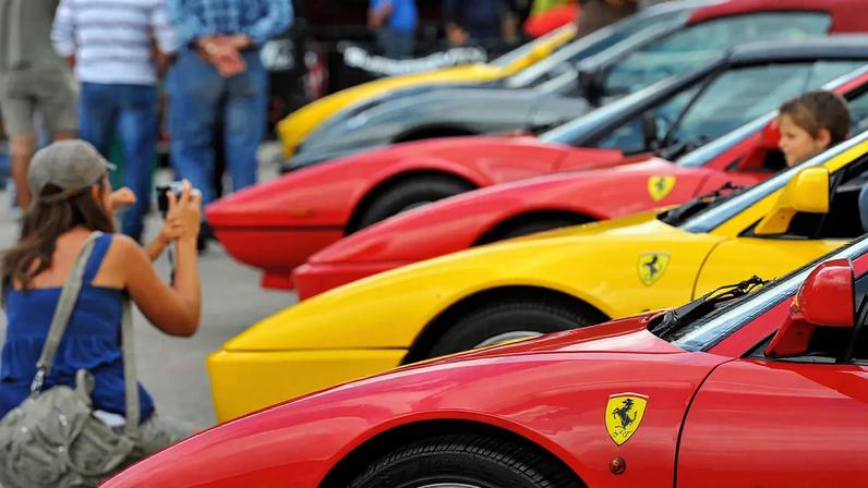 Portugueses compram 10 carros desportivos de luxo por dia